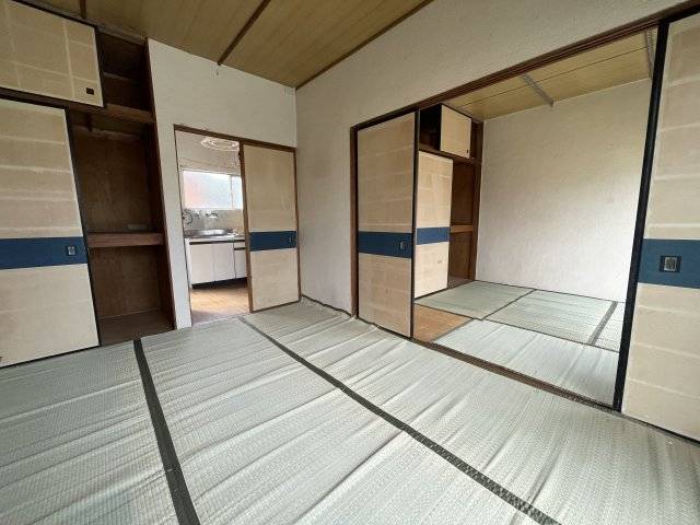 大町アパートの居間